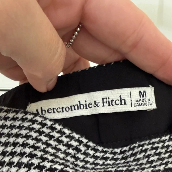 Abercrombie & Fitch Black and White Mini Skort - Picture 3 of 3